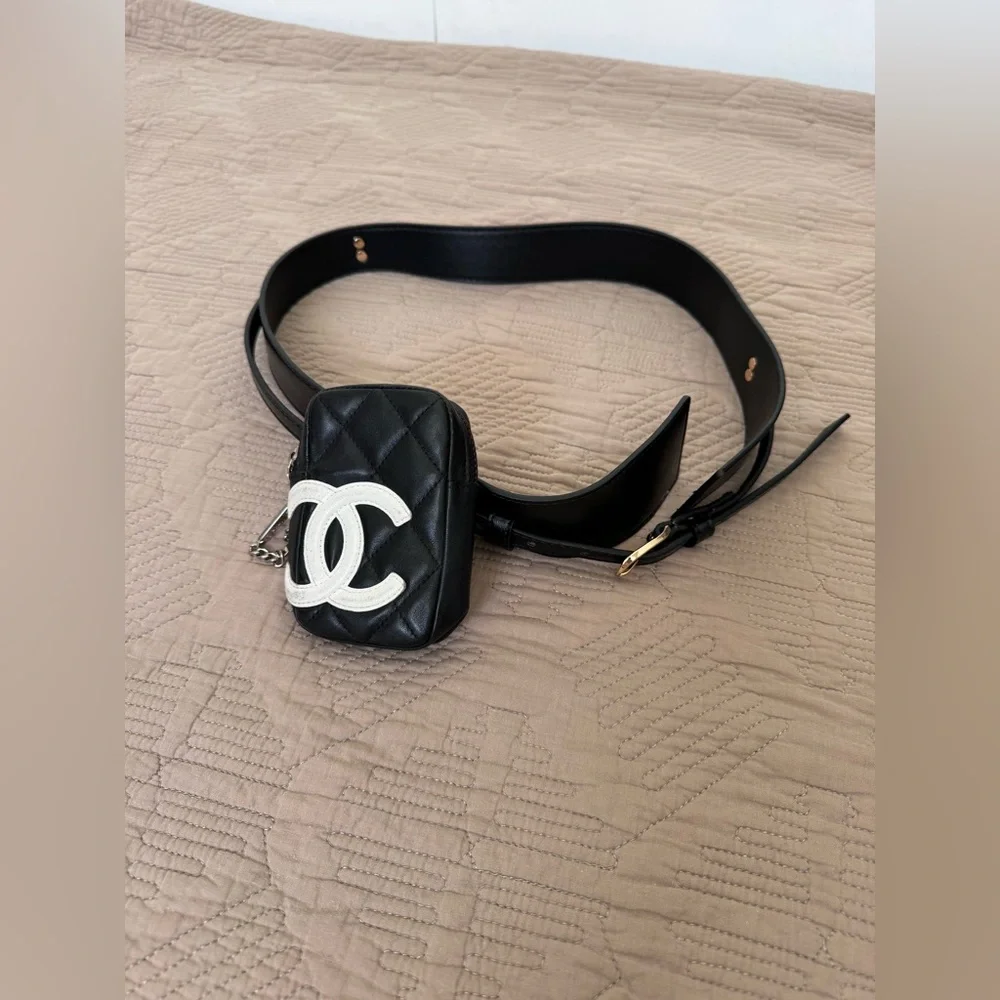 Authentic Chanel mini pouch for EarPod and viper comes with regular wide belt. - Picture 5 of 17